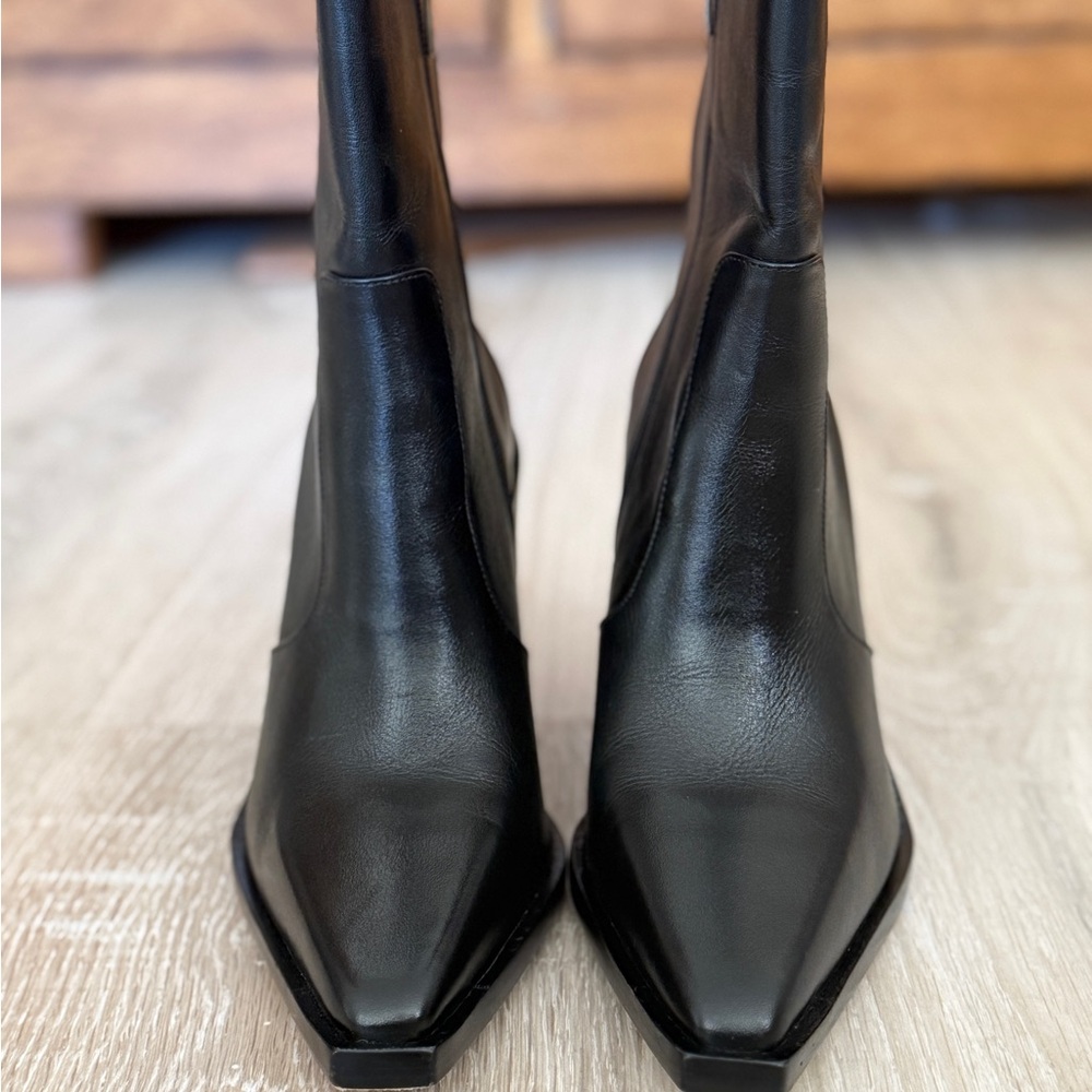 Larroude Elegant Black Leather Heeled Boots. Size 8 - Picture 6 of 15